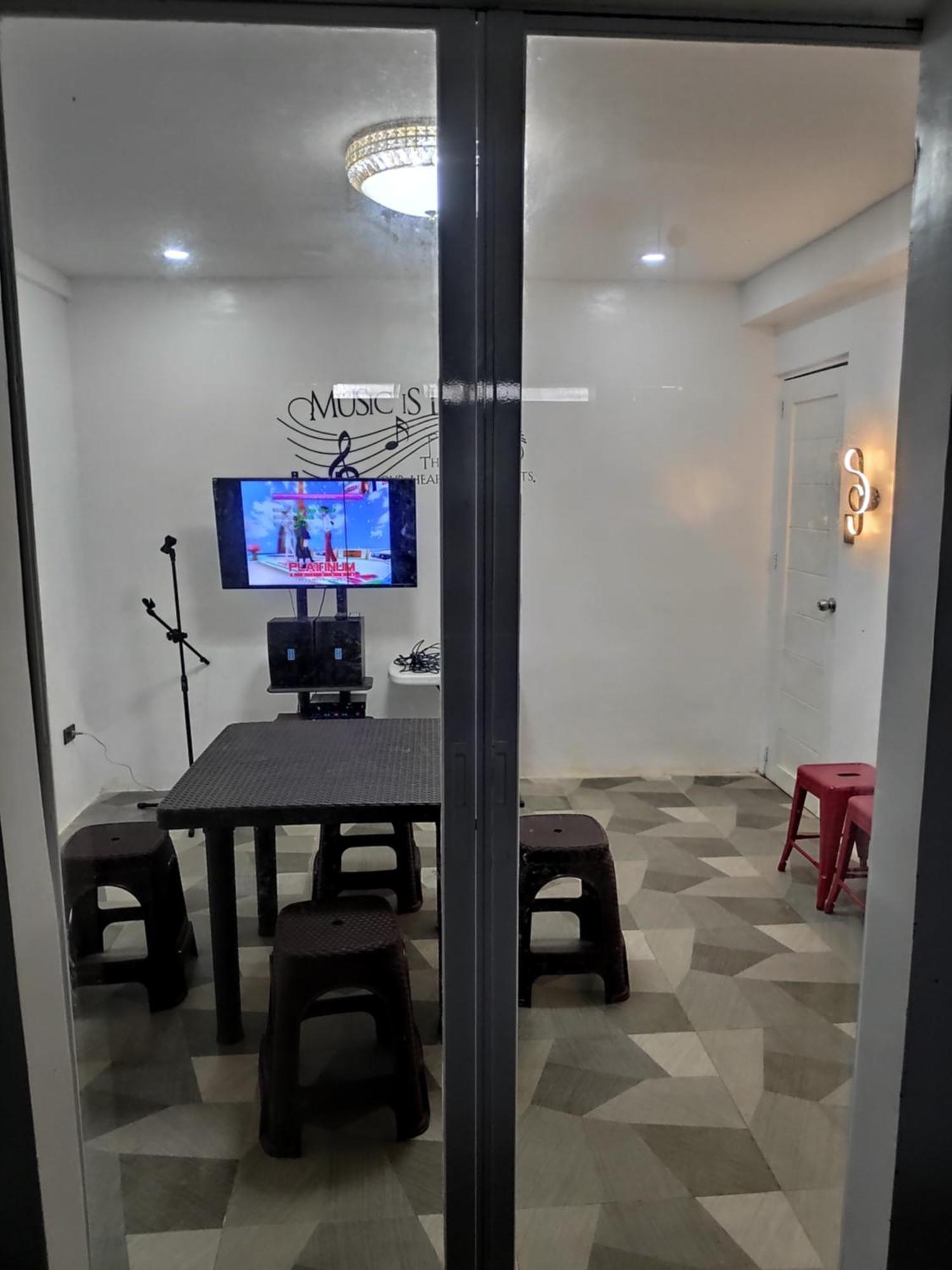 Tagaytay Staycation By Naya And Darla W Free Swimming Pool, Wifi & Netflix Tagaytay City ภายนอก รูปภาพ