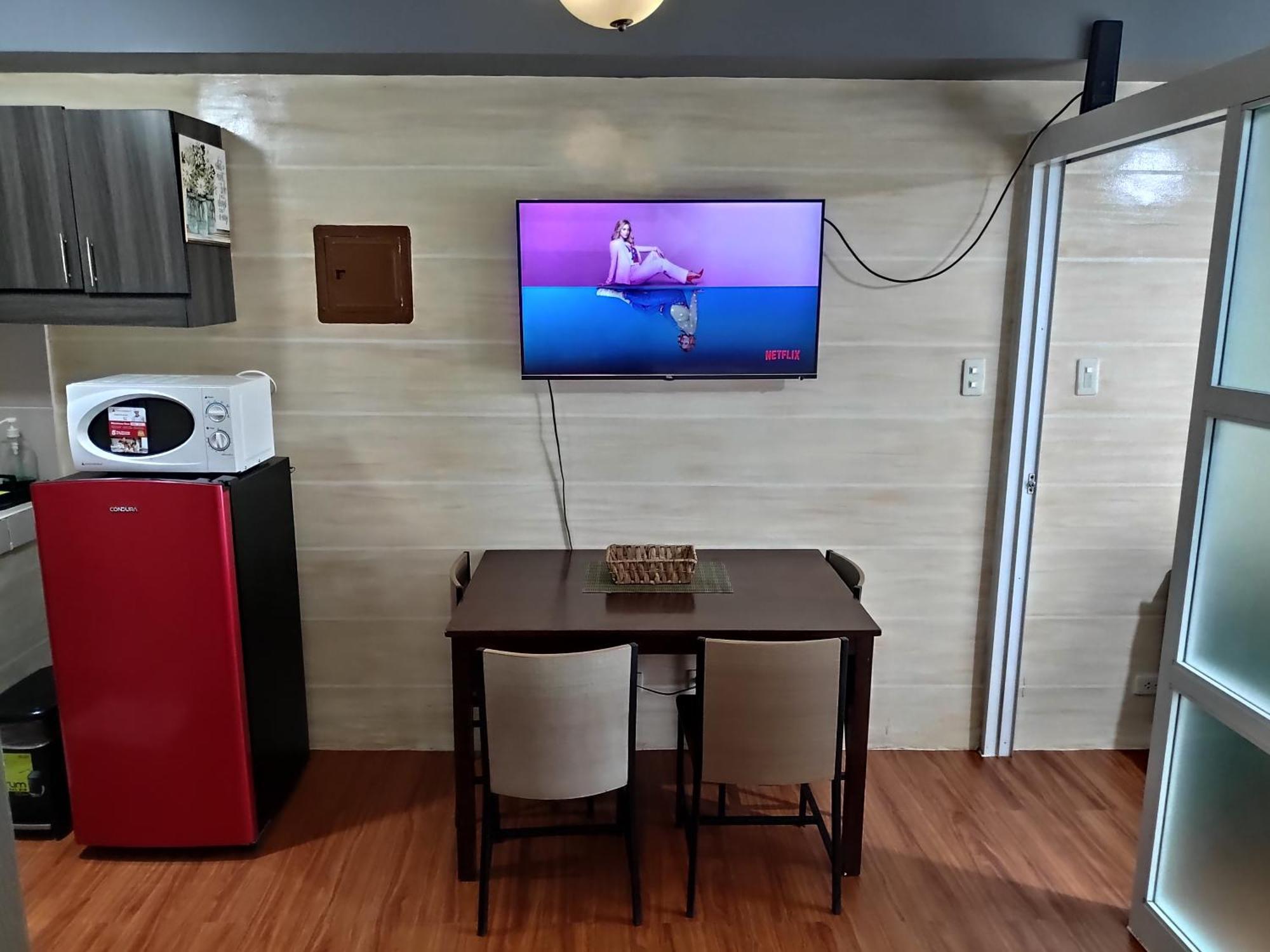 Tagaytay Staycation By Naya And Darla W Free Swimming Pool, Wifi & Netflix Tagaytay City ภายนอก รูปภาพ