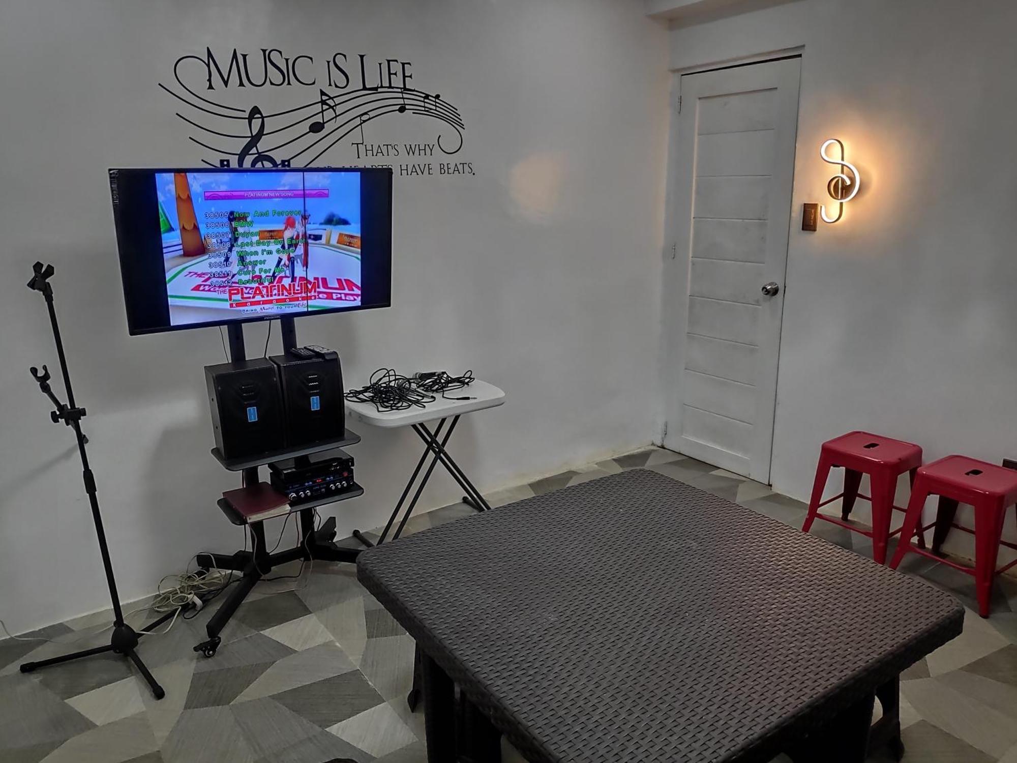 Tagaytay Staycation By Naya And Darla W Free Swimming Pool, Wifi & Netflix Tagaytay City ภายนอก รูปภาพ