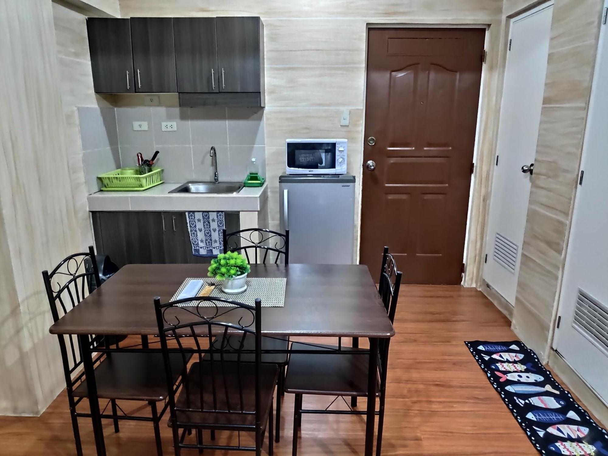 Tagaytay Staycation By Naya And Darla W Free Swimming Pool, Wifi & Netflix Tagaytay City ภายนอก รูปภาพ